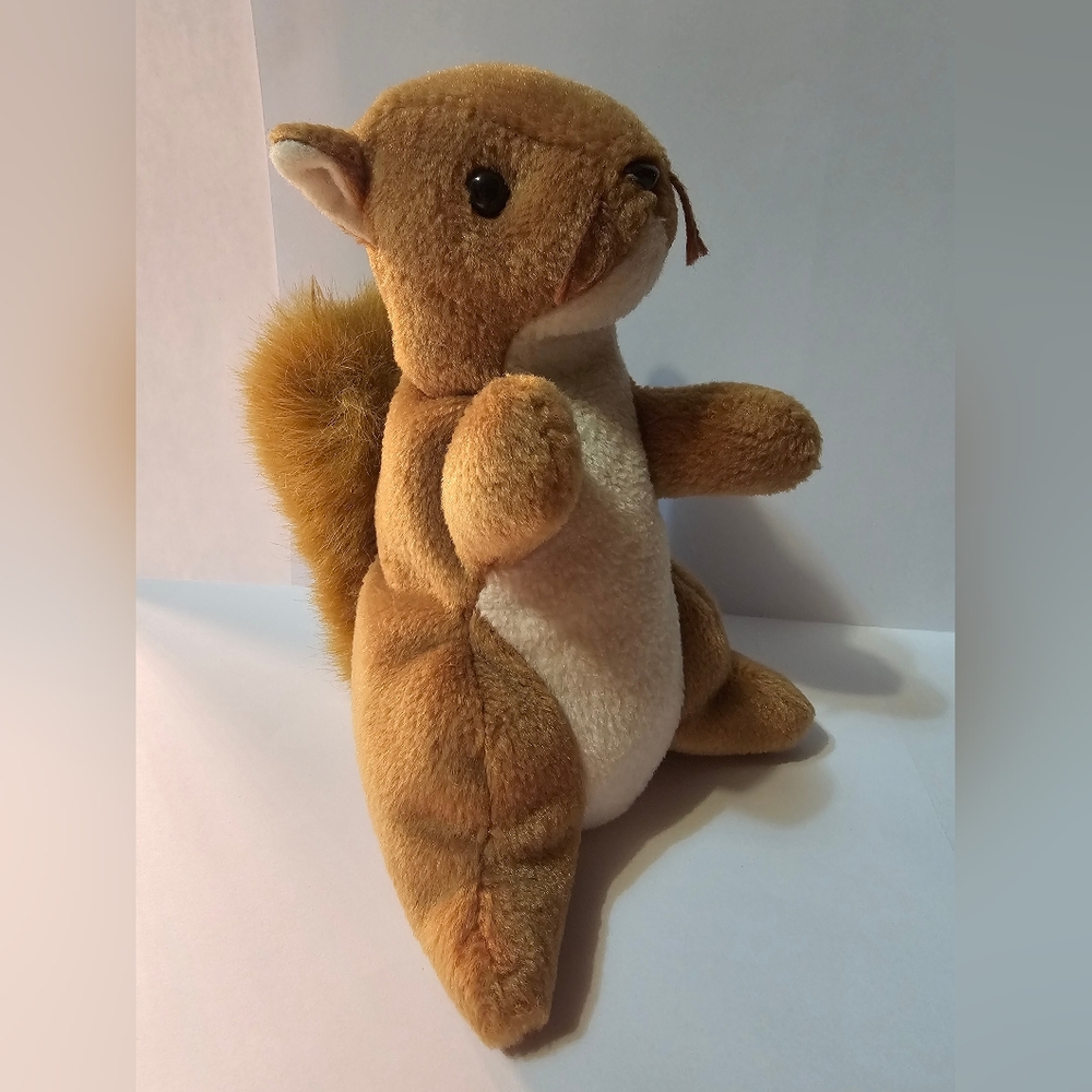 Nuts Brown Plush Squirrel Toy Beanie Baby Ty Classic Collectible No Tag